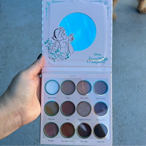 Disney Snow White Princess eyeshadow palette NEW - Picture 2 of 5